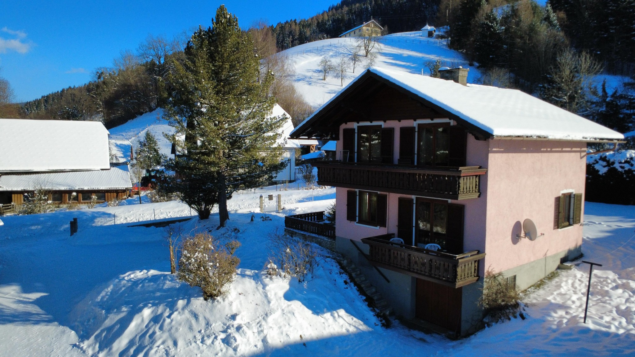 Ferienhaus Lux im tief verschneiten Winter