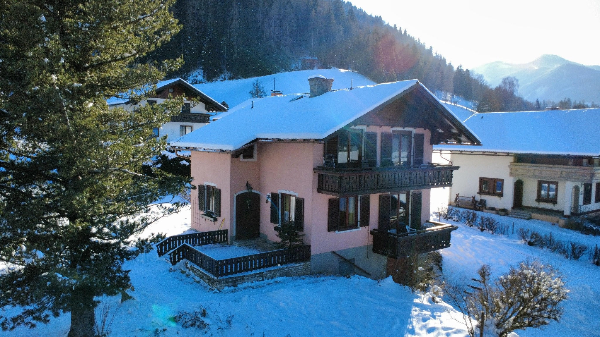 Winteransicht des Ferienhauses Lux