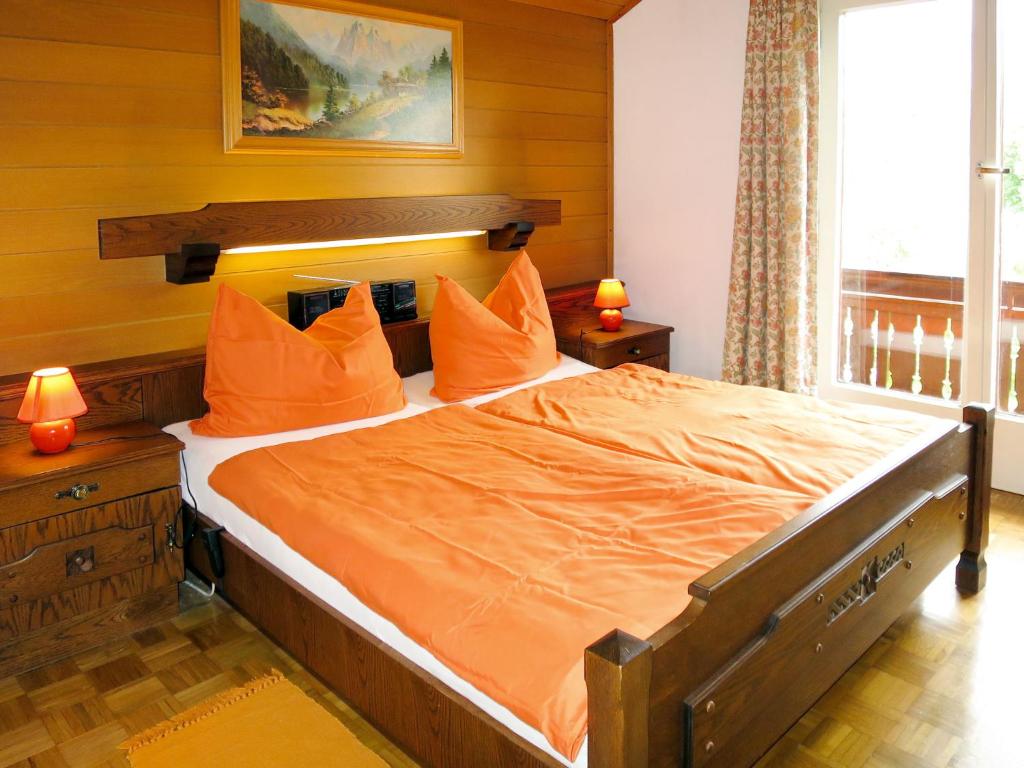 Großes Schlafzimmer mit Balkon